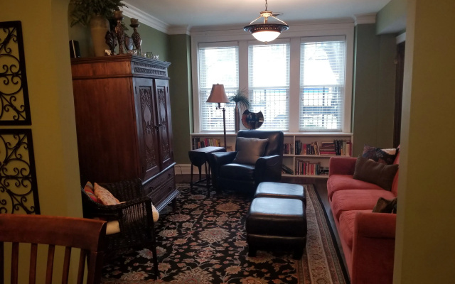 photo 2 of Chicago Guest House on Henderson Street