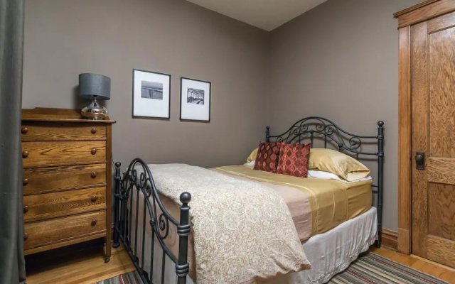 photo 5 of Chicago Guest House Wrigleyville
