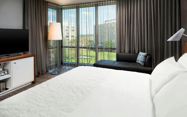 photo 2 of Le Méridien Chicago - Oakbrook Center