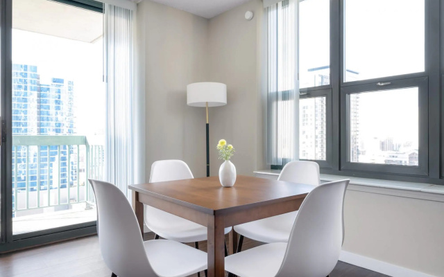 photo 3 of Chicago | Regal 1BD/1BA River North Apartment