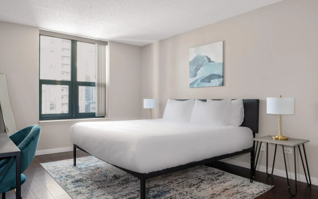 photo 4 of Chicago | Stunning 1BD/1BA River North Apartment