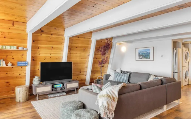 photo 2 of Chickadee by Avantstay Modern A-frame Cabin