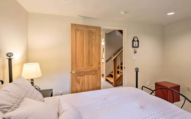photo 4 of Chillside Chalet: Modern West Vail Townhouse!