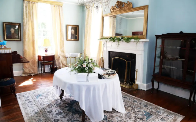 photo 3 of Chilton House