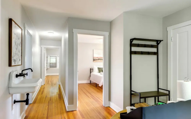 photo 3 of Cincinnati Apartment: 1 Mi to Hyde Park Square!