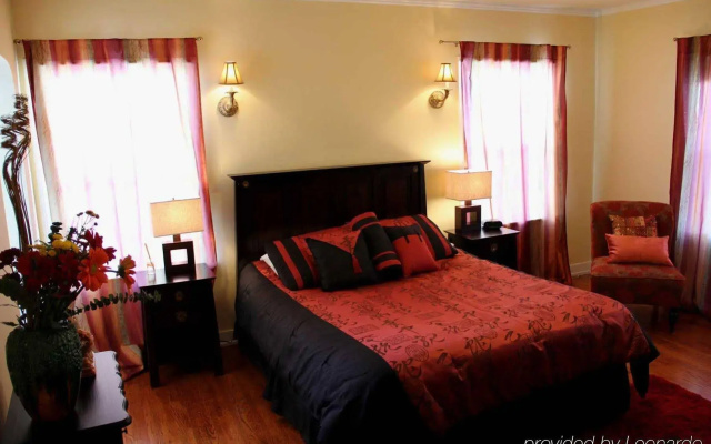 photo 4 of Cinema Suites Bed & Breakfast