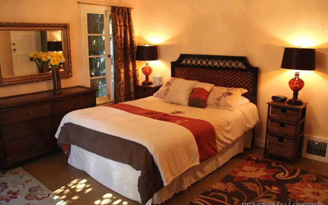 photo 5 of Cinema Suites Bed & Breakfast
