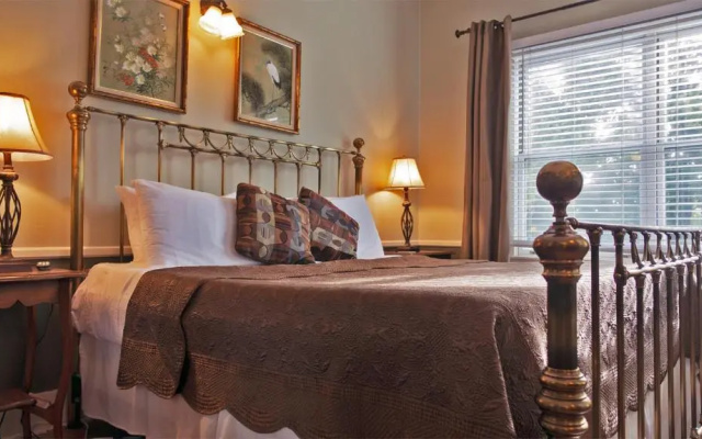 photo 5 of Cinnamon Bear Creekside Inn