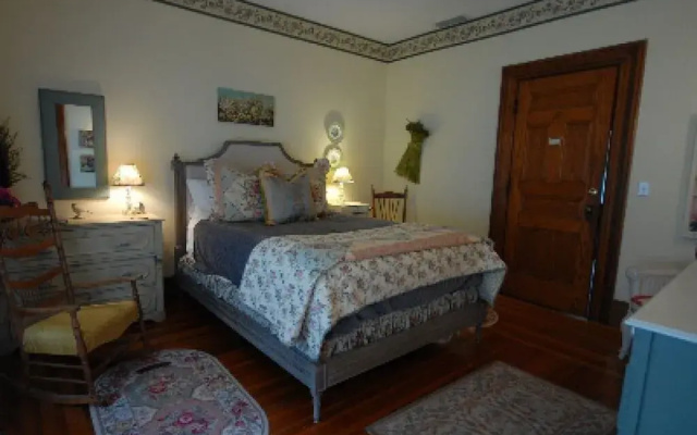 photo 2 of Circular Manor Bed and Breakfast