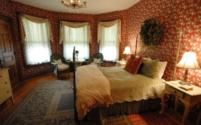 photo 4 of Circular Manor Bed and Breakfast