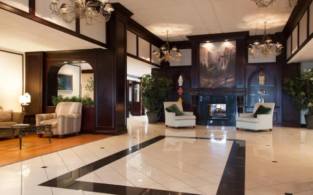 photo 2 of Park Pointe Hotel