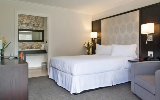 photo 3 of Park Pointe Hotel
