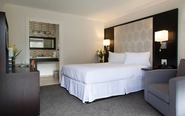 photo 5 of Park Pointe Hotel