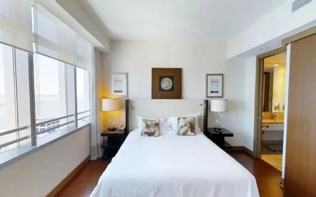 photo 3 of CitiScape - 1 BR Apt at Conrad Hilton