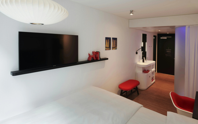 photo 3 of citizenM Chicago Downtown