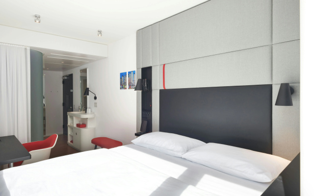 photo 5 of citizenM Chicago Downtown
