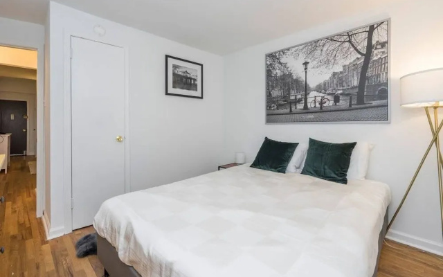 photo 3 of City Center!!! - Gorgeous Apartment With Deck