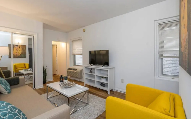 photo 5 of City Center!!! - Gorgeous Apartment With Deck