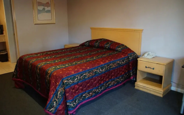 photo 3 of City Center Motel