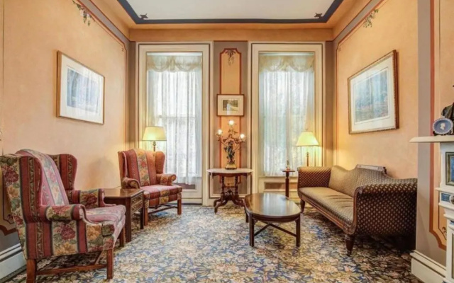 photo 4 of City House