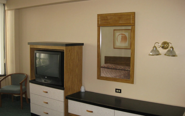 photo 4 of City Line Hotel