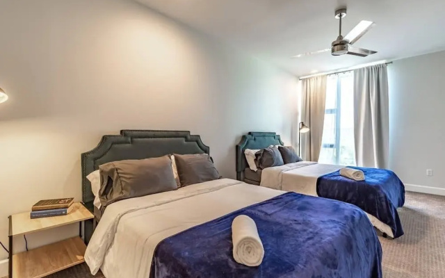 photo 4 of City Luxury Oasis! 3 Level Condo With 360 Roof!