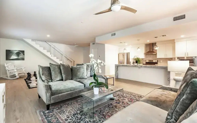 photo 5 of City Luxury Oasis! 3 Level Condo With 360 Roof!