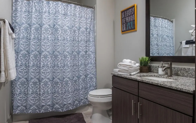 photo 2 of Uptown Downtown City View 1 BR Apt by Frontdesk