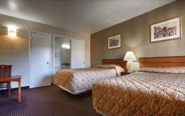 photo 2 of Civic Center Inn