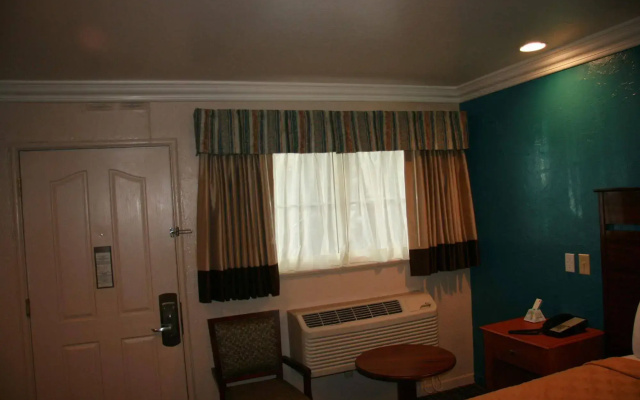 photo 2 of Civic Center Lodge
