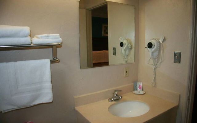 photo 4 of Civic Center Lodge