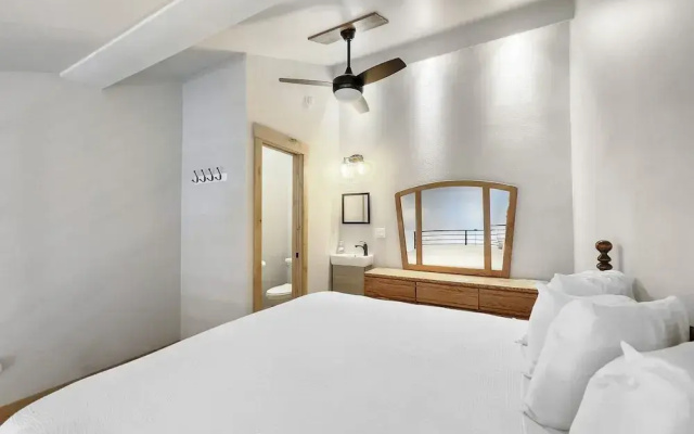 photo 5 of Studio with Prime Location in Heart of Center Village - CJ303 by Redawning
