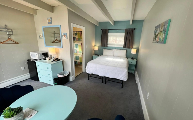 photo 2 of Claddagh Motel & Suites