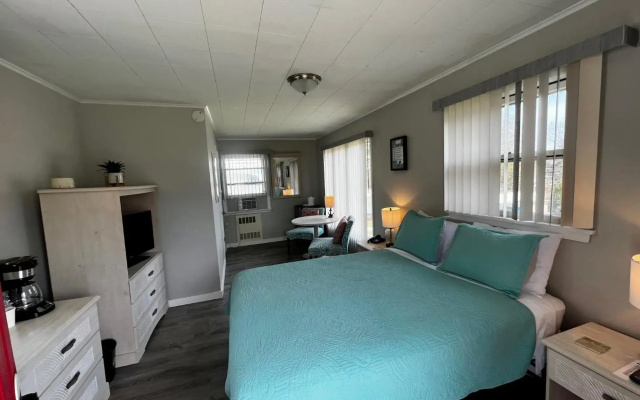 photo 4 of Claddagh Motel & Suites