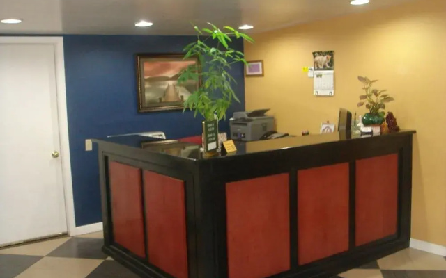 photo 2 of Claremont Motor Lodge