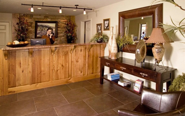 photo 2 of Claridge Inn