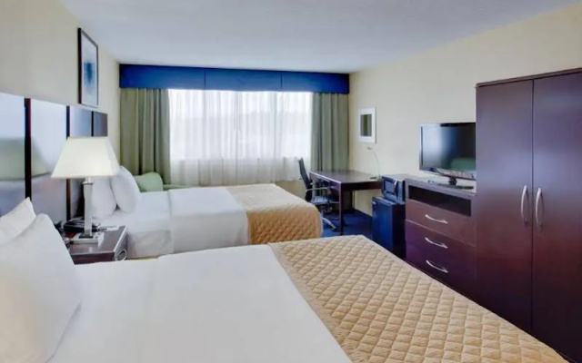 photo 2 of Clarion Hotel Business District