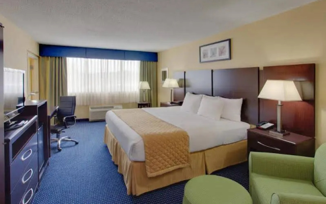 photo 3 of Clarion Hotel Business District