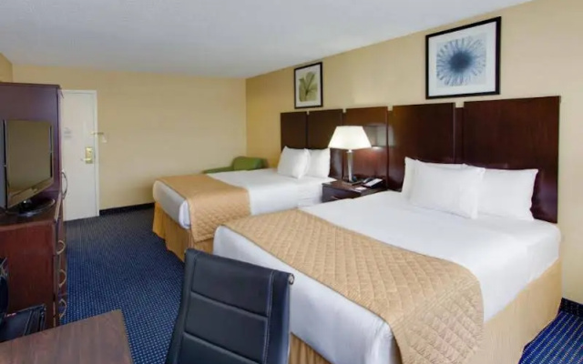 photo 5 of Clarion Hotel Business District