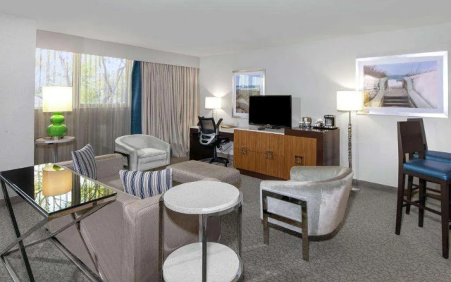 photo 3 of Doubletree By Hilton Hotel Jacksonville Airport