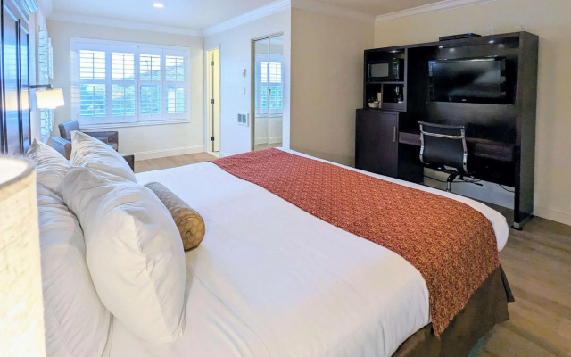 photo 2 of Clarion Collection Wilkie's Inn Pacific Grove - Monterey