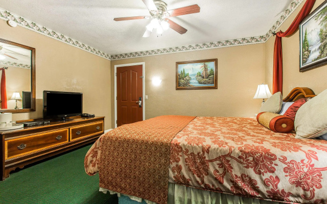 photo 4 of Clarion Collection Wilkie's Inn Pacific Grove - Monterey