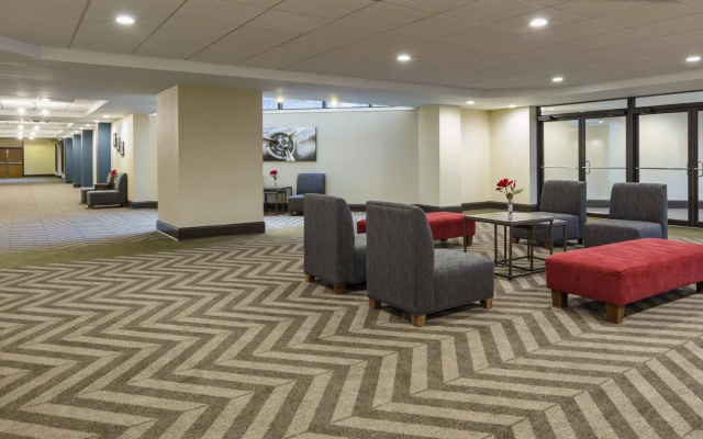 photo 2 of Royle Hotel Milwaukee Airport
