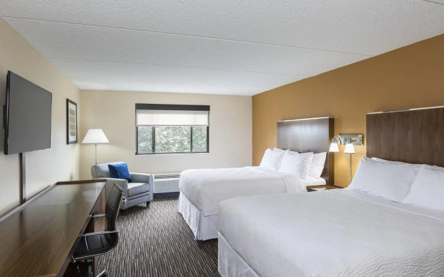 photo 4 of Royle Hotel Milwaukee Airport
