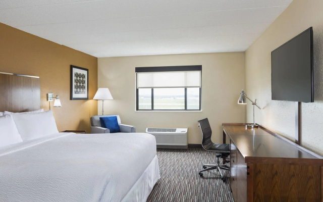 photo 5 of Royle Hotel Milwaukee Airport