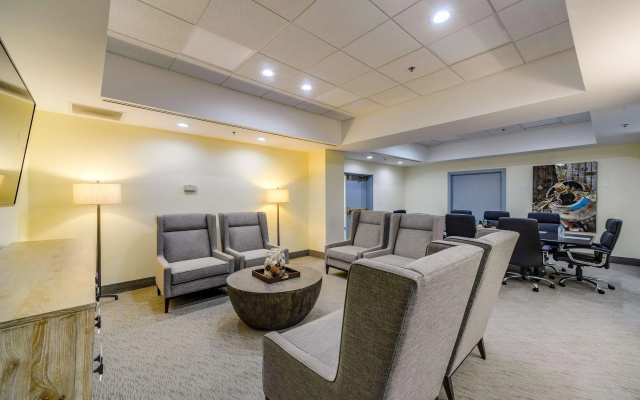 photo 2 of St. Louis Airport Hotel