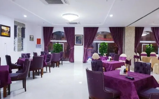 photo 5 of Clarion Hotel At The Century House