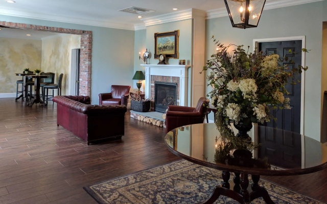 photo 2 of The Century House Latham - North Albany, an Ascend Collection Hotel