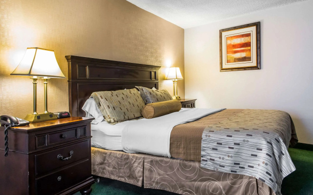 photo 4 of Clarion Hotel Philadelphia International Airport