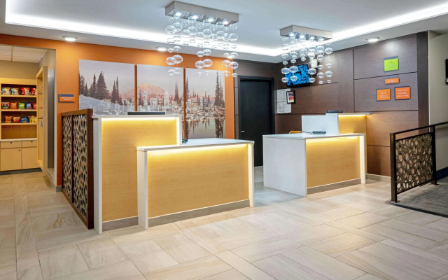 photo 2 of La Quinta Inn & Suites by Wyndham Seattle Federal Way